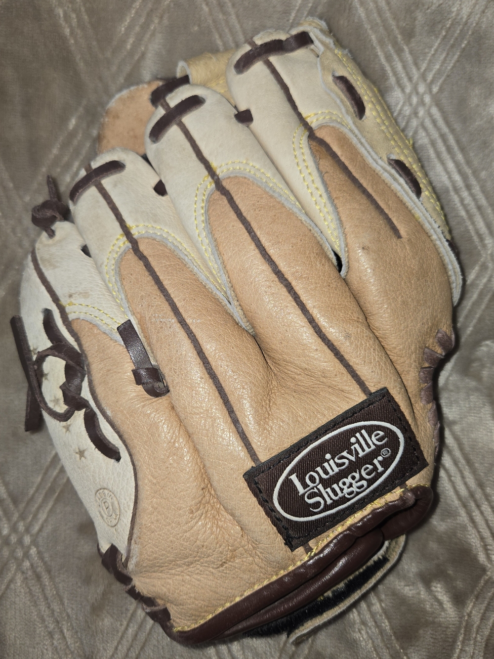 Louisville Slugger Kids Tan & Cream Leather Baseball Glove